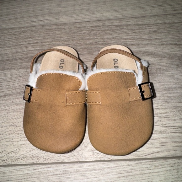 Old Navy Tan Winter/Fall Slifes - Picture 1 of 3